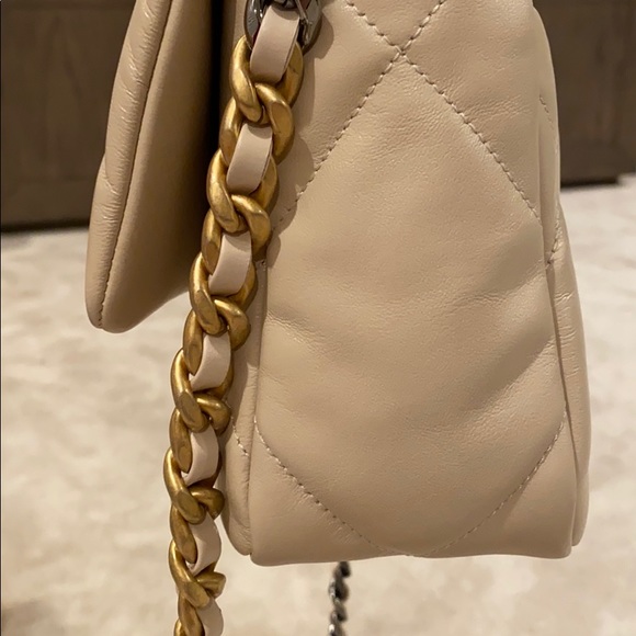 ❌SOLD❌ Chanel Goatskin Chanel 19 Flap Bag in Beige - Picture 3 of 8